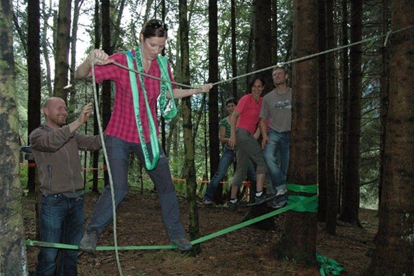 Slackline im Wald