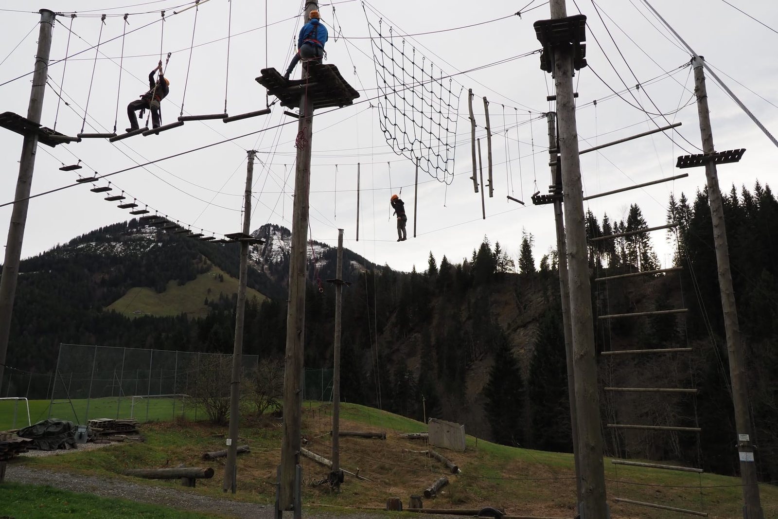 Seilbahn im Herbst