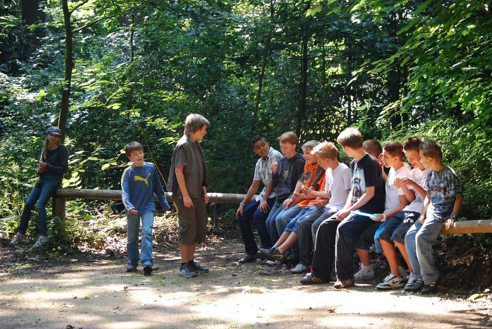 Gruppe bei einer Waldführung